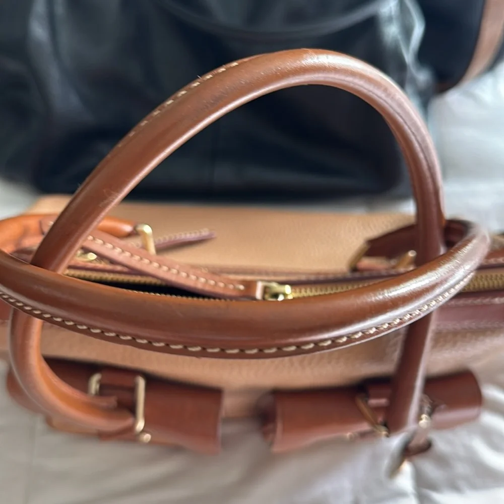 Dooney & Bourke All Weather Leather Bag excellent condition. - Picture 7 of 8